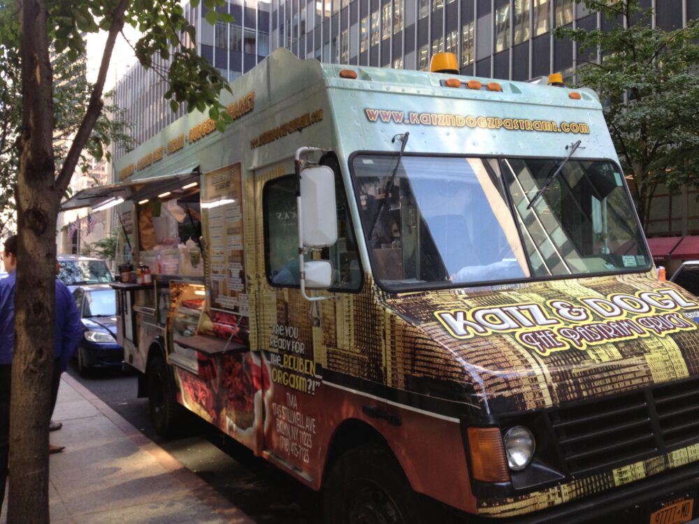 PASTRAMI ON WHEELS (Katz n Dogz Truck) – Eat This NY